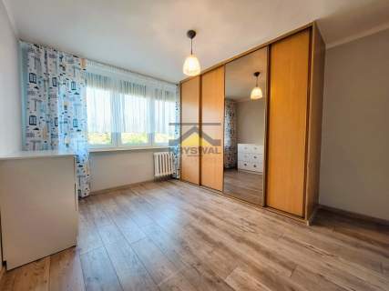 2 pokoje, osobna kuchnia, balkon, 1 pietro
