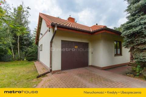 Parterowy dom wolnostojący z kominkiem - 4 pokoje