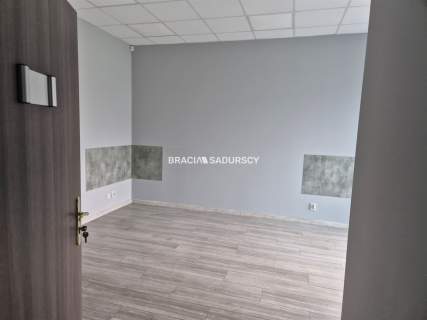 Nieruchomość biura magazyn / Półłanki 