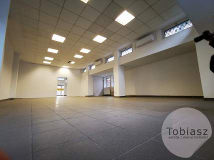 Lokal na parterze obok Ronda Mogilskiego