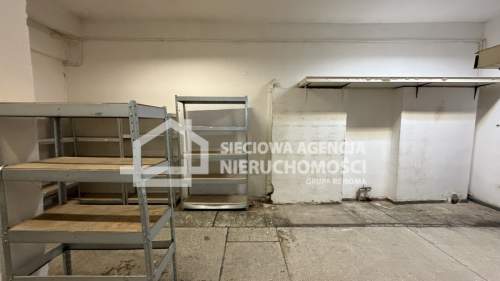 Lokal na parterze z witryną od gł.ul.-Gdy Obłuże
