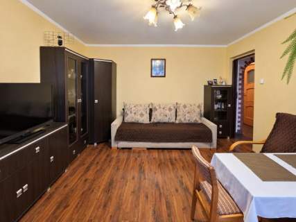 Wrzosowiak 2 pokoje duży balkon do odświeżenia