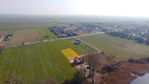 UROKLIWA DZIAŁKA BLISKO JEZIORA 