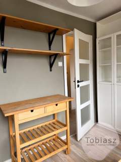 30 m2, osobna kuchnia, balkon, 1 piętro