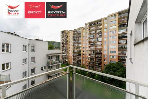 Dwupoziomowe mieszkanie 3 balkony hala garażowa