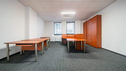 Powierzchnia biurowa z parkingiem - 250m2