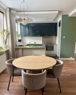 Eleganckie trzy pokoje przy parku, balkon , garaż