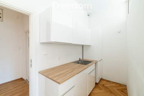 przy Baltic Plaza 3/4 gabinety winda