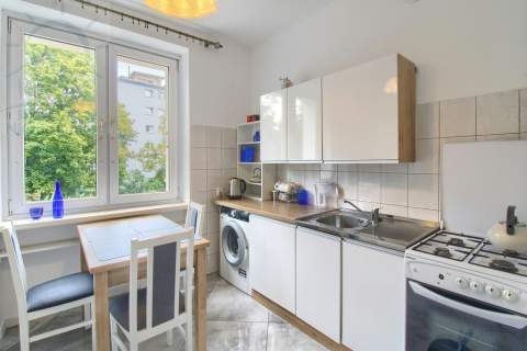 2 przestronne pokoje, balkon, I piętro