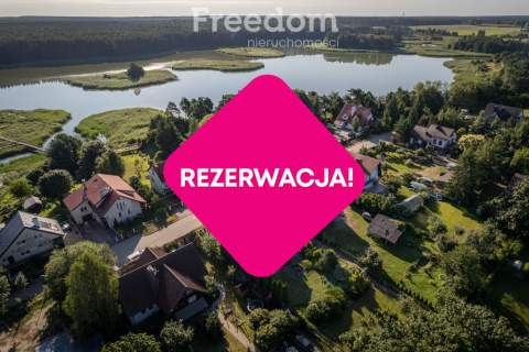 Przestronny dom z tarasami i widokiem na staw