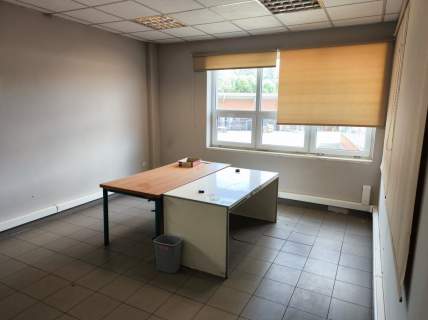 Wynajmę magazyn z regałami - 25 PLN/m2