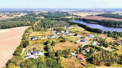 Radacz   działki budowlane nad jeziorem.