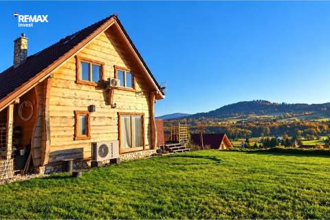 Posiadłość z bali z 3 domkami i gotowym biznesem