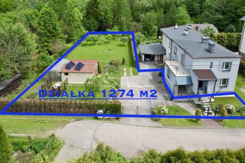DOM - 2 mieszkania w jednym domu, Ogród, Garaże