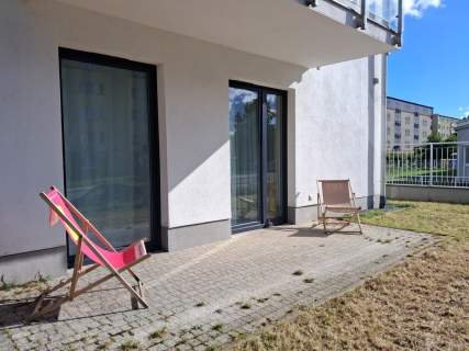 Trzy pokoje z ogródkiem i parkingiem blisko plaży