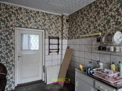 Dom z budynkiem gospodarczym w spokojnej okolicy