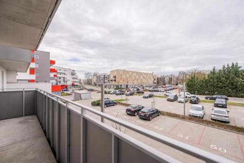 58 m2 z dużym balkonem w zielonej okolicy, parking