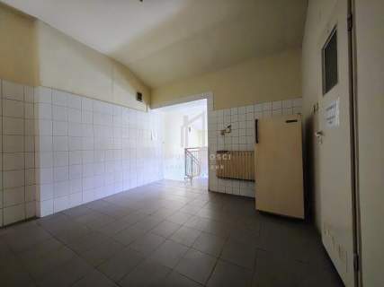 DUŻY KOMPLEKS KOMERCYJNY - CIEKLIN-DZIAŁKA 3829AR