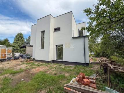 Nowoczesna bryła / Wolnostojący / Działka 700 m2