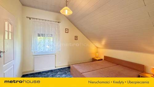 Dom z ogrodem nad morzem z pokojami na wynajem