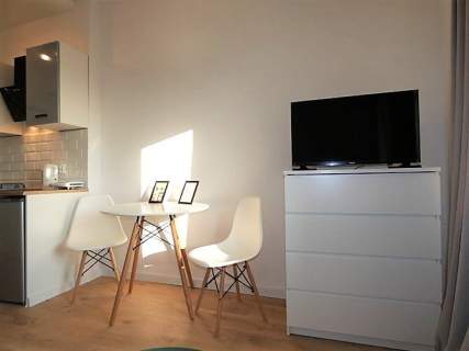 Piwna 12, jasne studio 16 m blisko Manufaktury