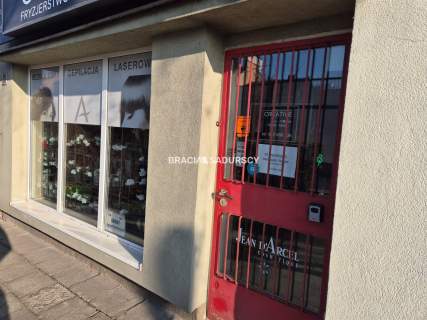 Działający fryzjer odstąpi lokal 64m2