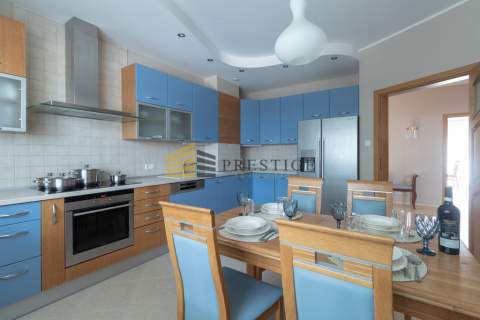 Mieszkanie 111 m , 4 pokoje, balkon, parking, rece