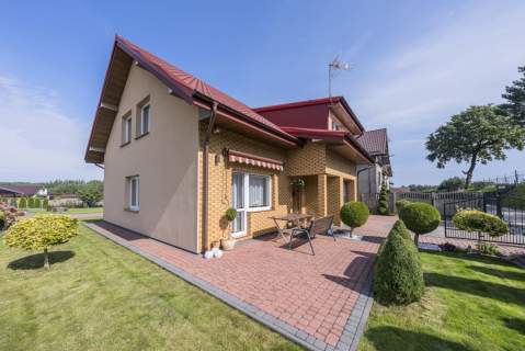 Dom z widokiem na las z dużą działką
