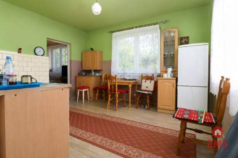 Dom w zielonej okolicy.