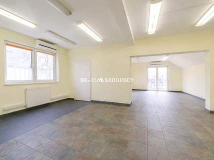 Budynek handlowo-mieszkanly Centrum Skawiny