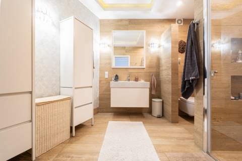 Stylowy apartament z tarasem i klimatyzacją
