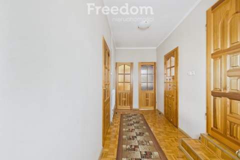 Urokliwy dom z ogrodem w świetnej lokalizacji