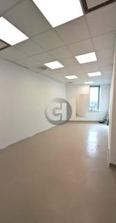 Lokal w atrakcyjnym centrum lekarskim -os. Górczyn