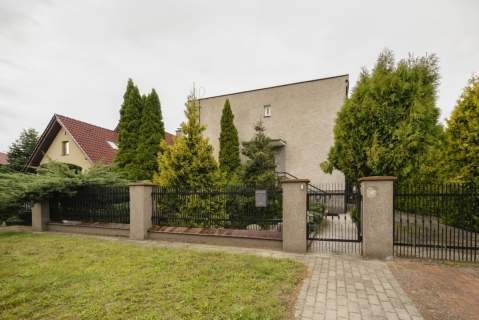 Dwa domy na działce w dobrej lokalizacji Redy