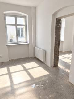 Duży lokal usługowy w centrum w kamienicy premium