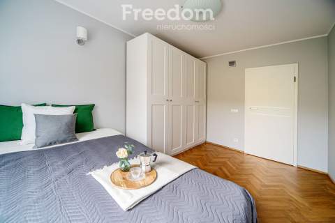2 POK, GROCHÓW, PIWNICA, BALKON, KOMUNIKACJA