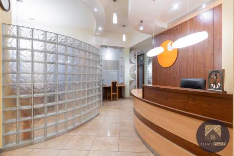 Biuro w pięknej kamienicy centrum 12k całość
