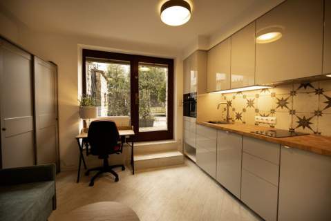 BRONOWICE, mikro garsoniera