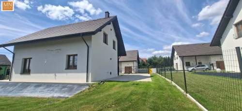 ŁUCZYCE,dom deweloperka z ogrodzeniem,piecem itp