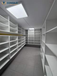 Lokal przy Hali Targowej 82 m2 Witryna