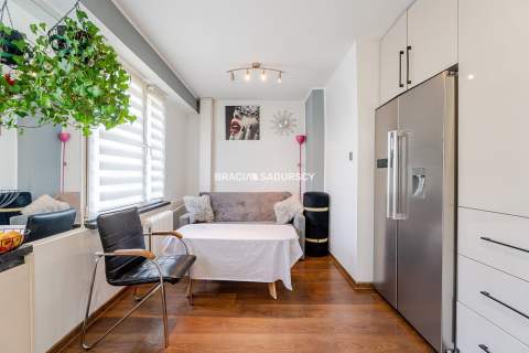 3 pok/ duży balkon/ winda/ ul. Walerego Sławka.