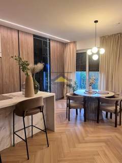 Apartament 93,5 m z ogródkiem i 2 miejscami post.
