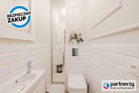 Stylowy Apartament z Ogrodem, Balkonem i Garażem