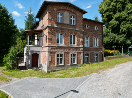Dom dwurodzinny przy lesie - 92,3 m ogród