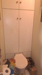 Klasyczny układ z jasną kuchnią i osobnym WC