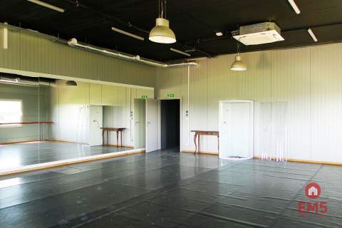 Budynek 1400 m2. Szkoła, fitness, gabinety