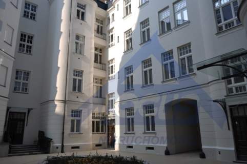 Do wynajęcia biuro w kamienicy na Śródmieściu