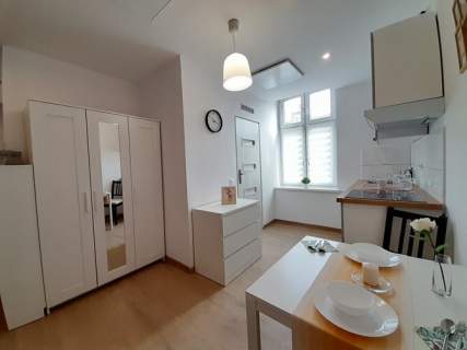Jasna kawalerka - Modrzejowska 89, Centrum