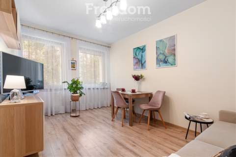 Na sprzedaż urocza kawalerka na parterze
