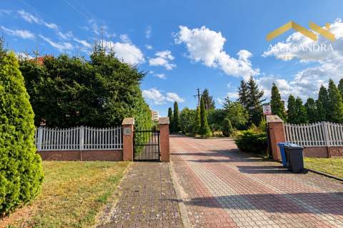 Pawilon pod biznes i mieszkanie Ogród i garaż